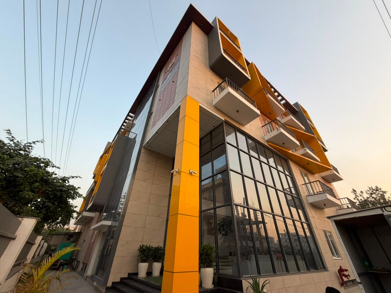 Master Class Hostel — Exterior